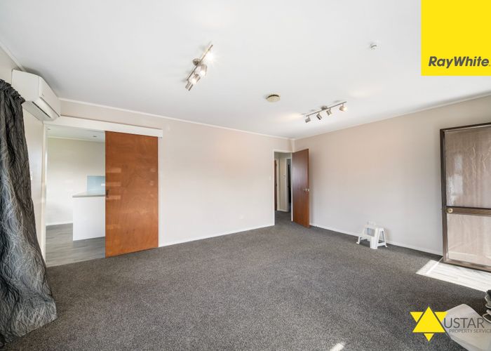  at 2/35 Buscomb Avenue, Henderson, Waitakere City, Auckland