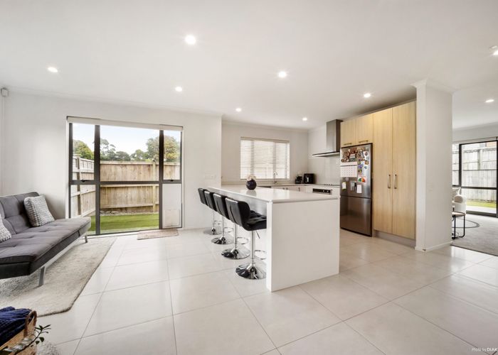  at 16 William Wallbank Crescent, Swanson, Waitakere City, Auckland