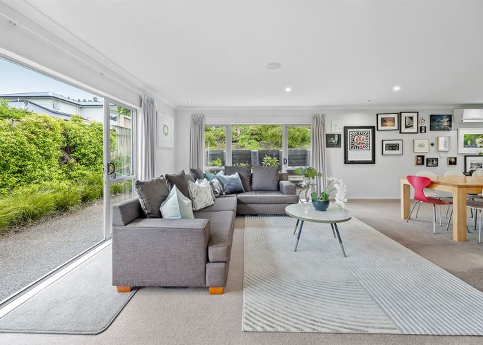  at 31 Harrowglen Drive, Northcross, Auckland