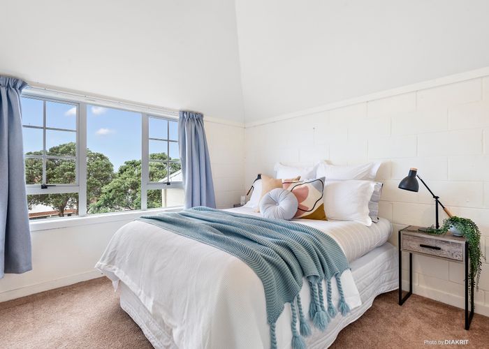  at 120 Akaroa Drive, Maupuia, Wellington