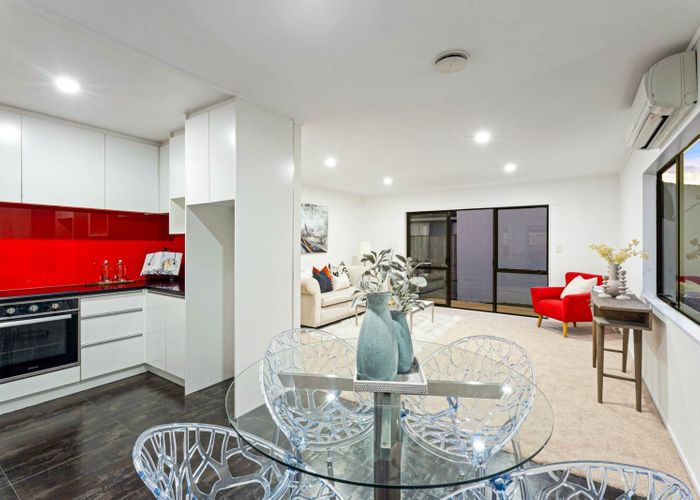  at 2/4 Fiesta Drive, Half Moon Bay, Manukau City, Auckland