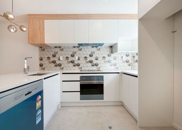  at 6/7 Peverill Crescent, Papatoetoe, Manukau City, Auckland