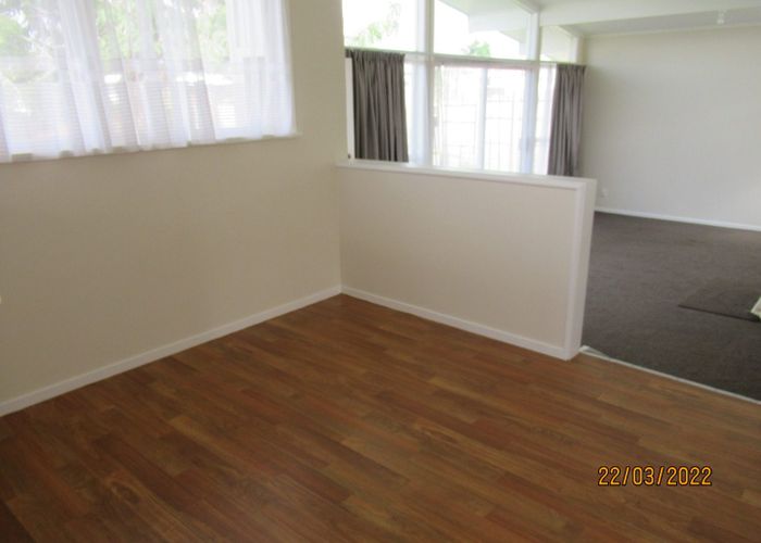  at 98 Riverpark Cres, Henderson, Waitakere City, Auckland
