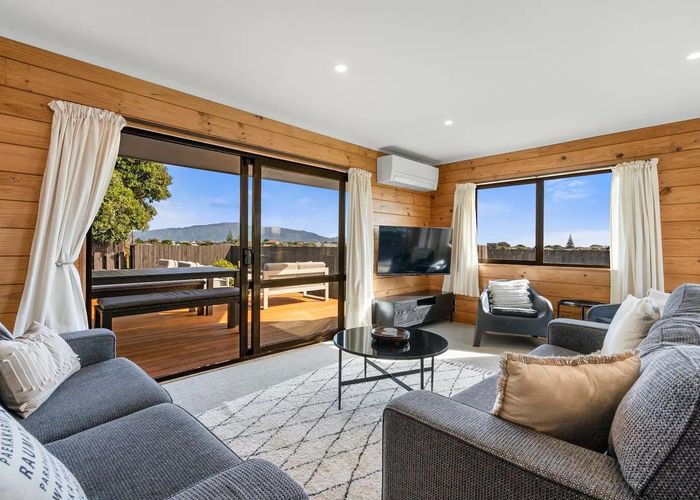 For rent 65 Queens Road, Waikanae Beach, Kapiti Coast, Wellington homes.co.nz