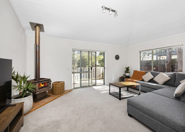  at 2/15 Contessa Drive, Glenfield, North Shore City, Auckland