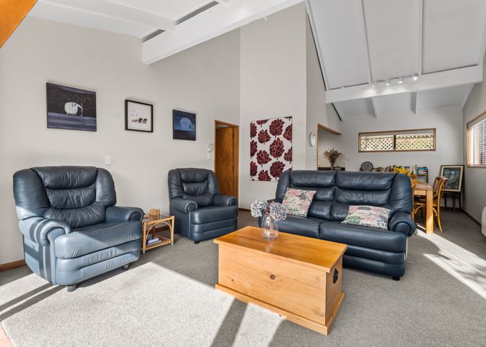  at 2/43A Main Road, Redcliffs, Christchurch City, Canterbury