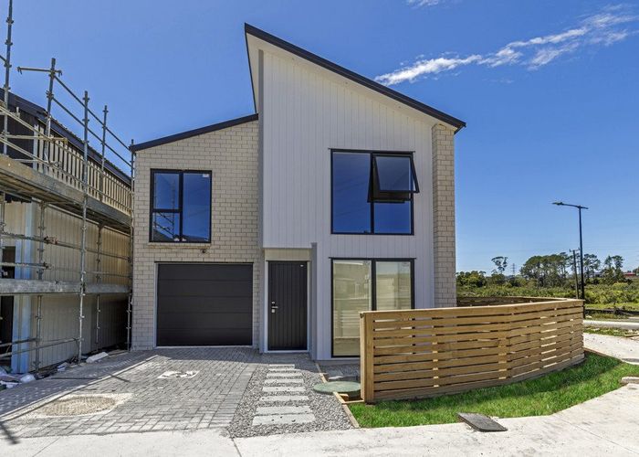  at 2 Paretao Street, Massey, Auckland