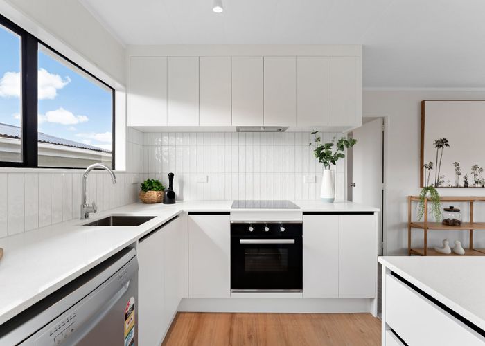  at 2/7 Rewarewa Road, Te Atatu Peninsula, Waitakere City, Auckland