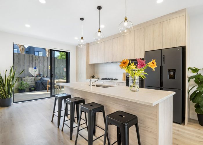  at 4b Rosalind Road, Glenfield, North Shore City, Auckland