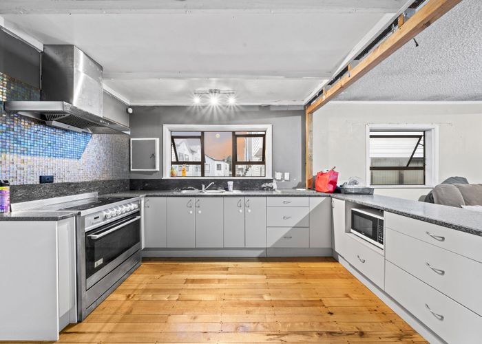  at 8 View Road, Mangere, Manukau City, Auckland