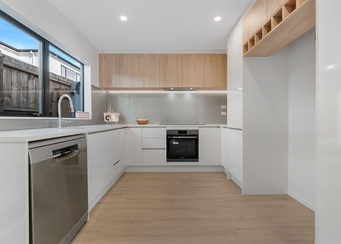  at 5/15 Renata Crescent, Te Atatu Peninsula, Waitakere City, Auckland