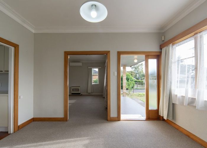  at 33 Fox Street, Hamilton East, Hamilton