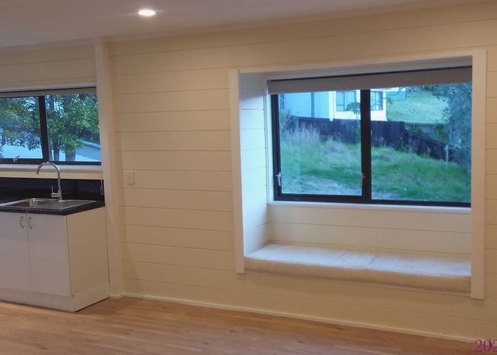  at 656A  Beach Rd, Browns Bay, North Shore City, Auckland
