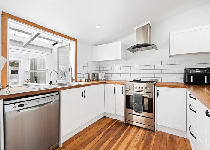  at 33 Claude Street, Fairfield, Hamilton