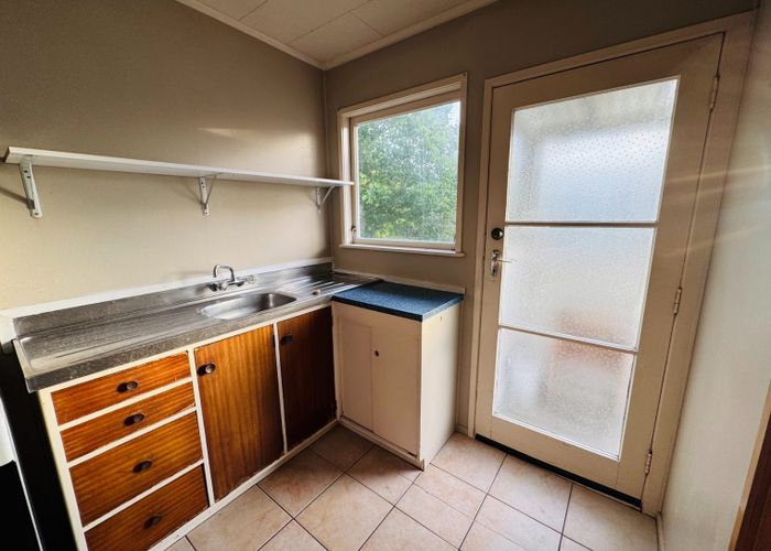  at 2/9 Oxford Road, Manurewa, Manukau City, Auckland