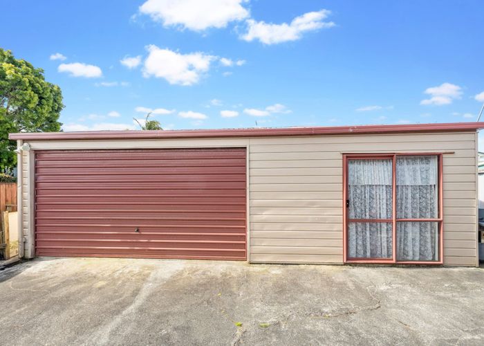  at 7 Helleur Road, Massey, Auckland