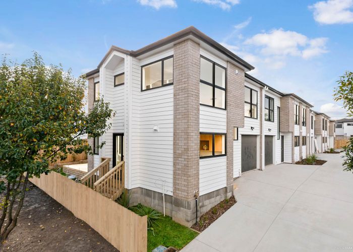  at 4/79 Aranui Road, Mount Wellington, Auckland