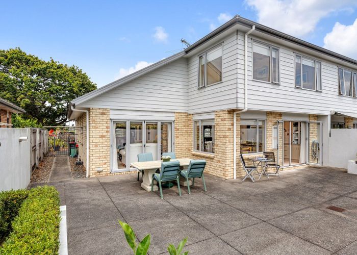  at 100 Howe Street, Howick, Auckland