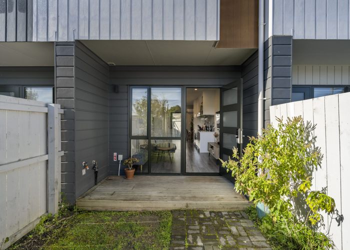  at 8/24 Tara Road, Henderson, Waitakere City, Auckland