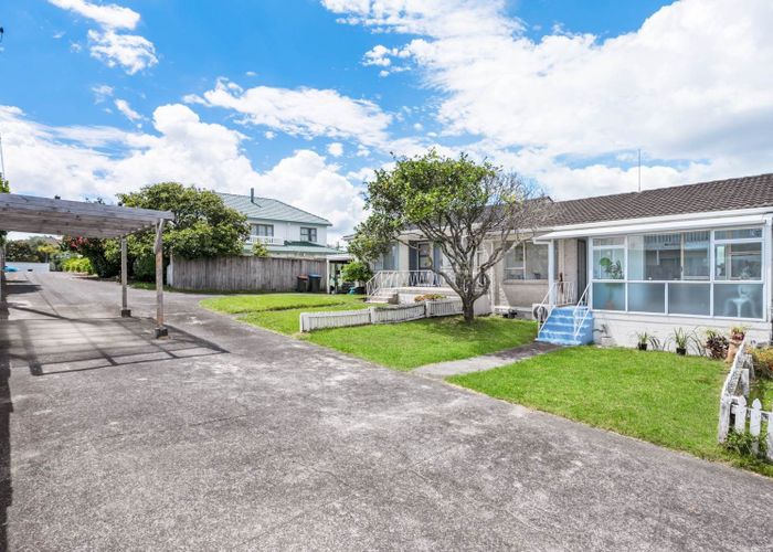  at 2/67A Roberton Road, Avondale, Auckland City, Auckland