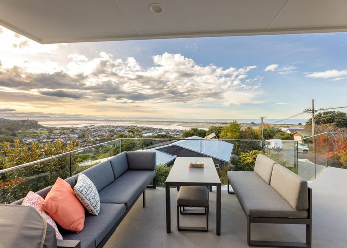  at 2/60 Moncks Spur Road, Redcliffs, Christchurch