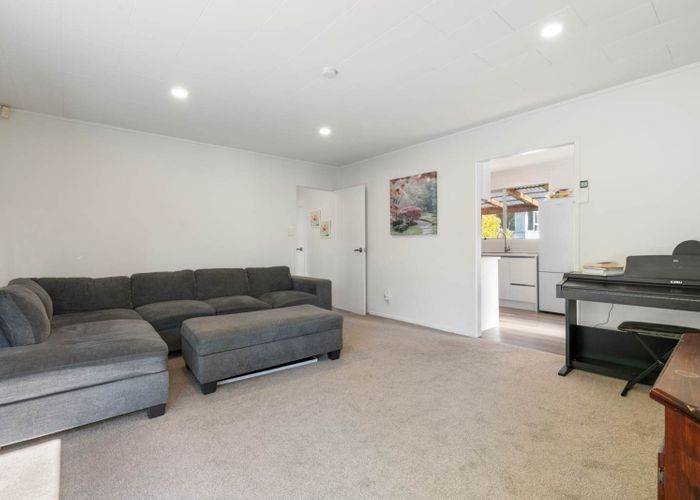  at 27 Contessa Drive, Glenfield, Auckland