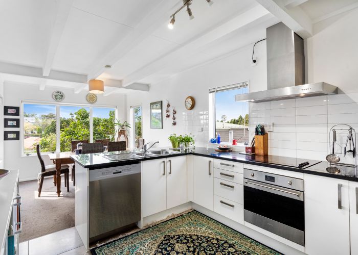  at 2/158 Onewa Road, Northcote, Auckland