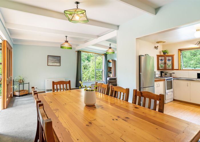  at 124 Pinehaven Road, Pinehaven, Upper Hutt