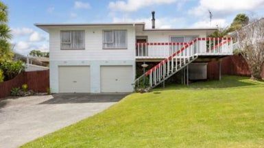 at 15 Longreach Drive, Sunnyvale, Auckland
