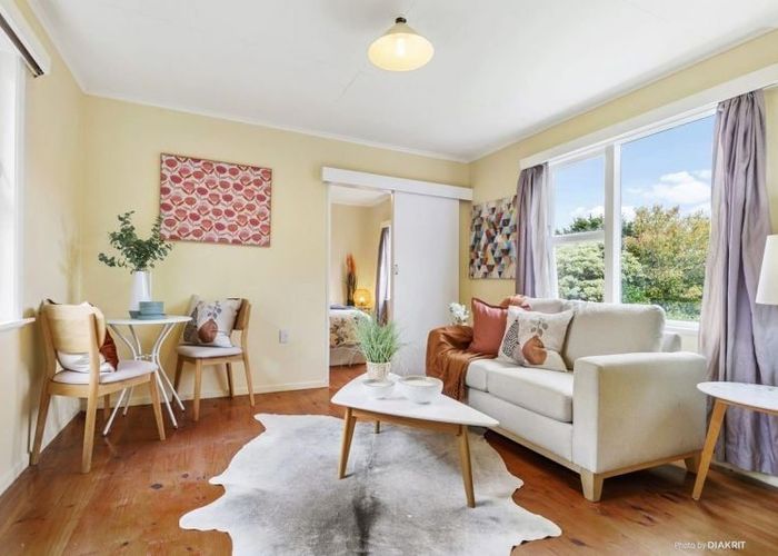  at 32 Charlotte Avenue, Brooklyn, Wellington