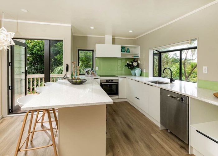  at 33 Waipuia Place, Greenhithe, North Shore City, Auckland