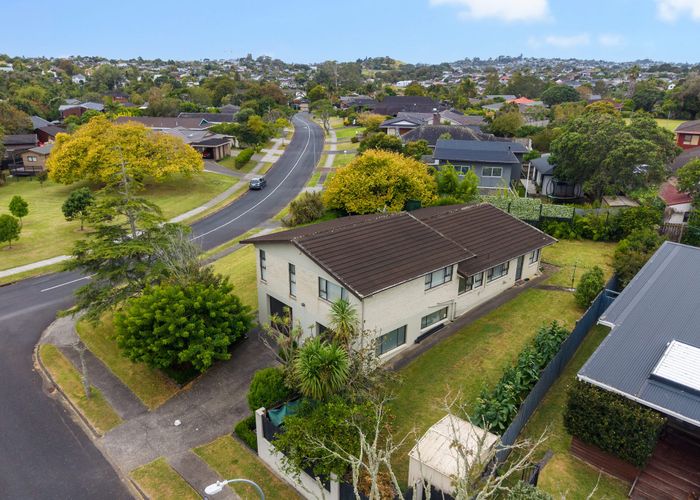  at 2 Lilian Place, Farm Cove, Manukau City, Auckland