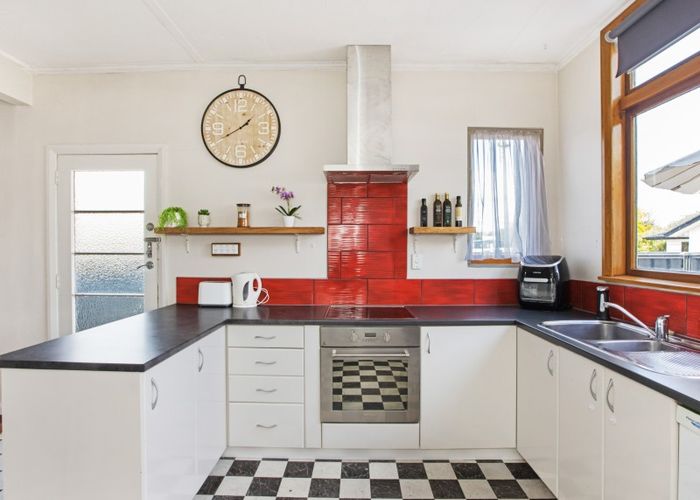  at 923 Nelson Street North, Mahora, Hastings