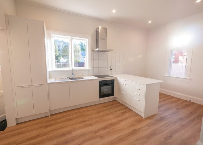  at 156 Surrey Street, Saint Clair, Dunedin