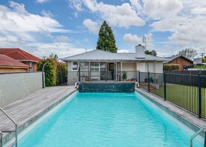  at 13 Peachgrove Road, Te Atatu Peninsula, Waitakere City, Auckland