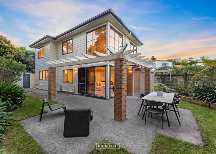  at 2/13 Alfred Street, Northcote Point, North Shore City, Auckland