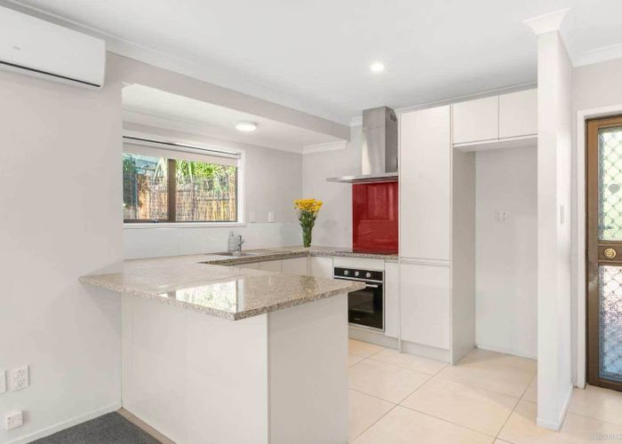  at 2/17 Birman Close, Half Moon Bay, Manukau City, Auckland