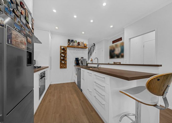  at 4 Matairangi Avenue, Totara Heights, Manukau City, Auckland