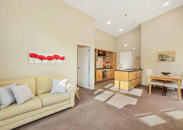  at 2/43 Main Road, Redcliffs, Christchurch City, Canterbury