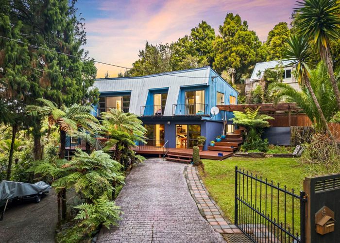  at 33 Quinns Road, Waiatarua, Waitakere City, Auckland