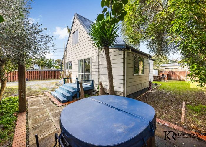  at 2/100 Beach Road, Pahurehure, Papakura, Auckland