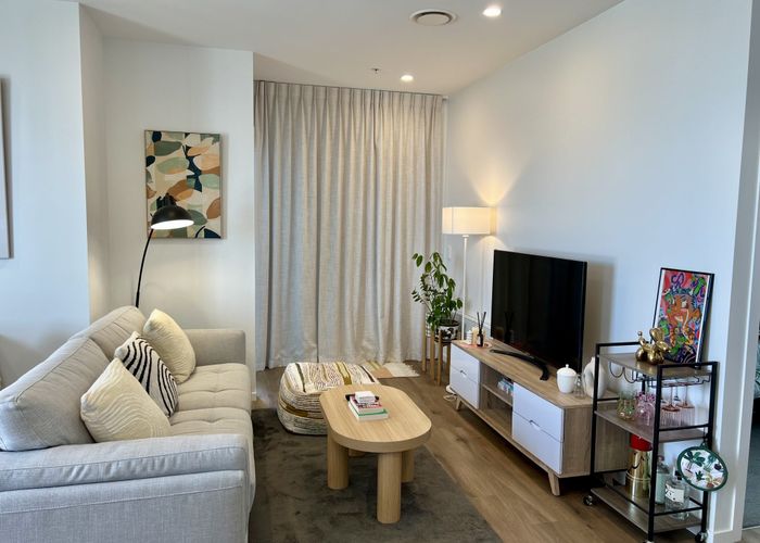  at 401/12 Barrack Road, Mount Wellington, Auckland City, Auckland