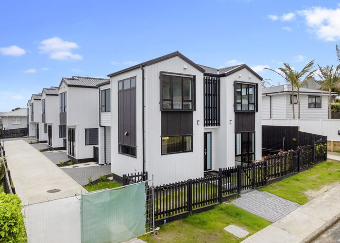  at 1&4/6 Pikitea Road, Mangere Bridge, Manukau City, Auckland