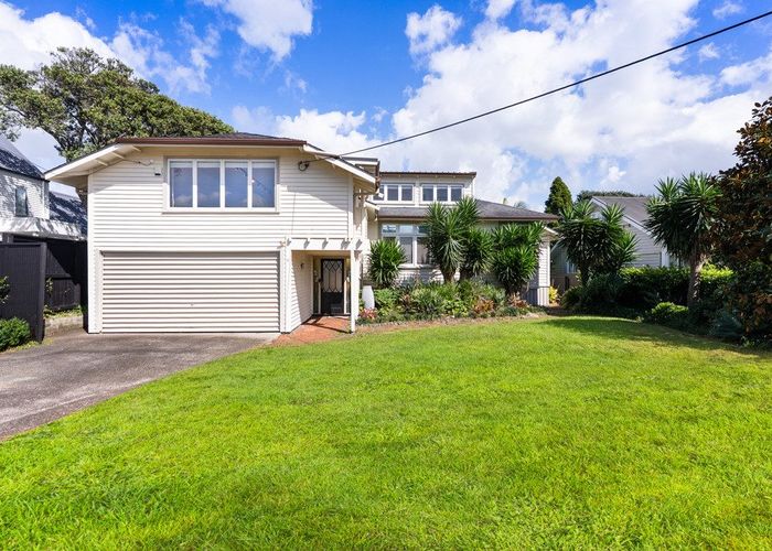  at 8 Tiri Road, Milford, North Shore City, Auckland