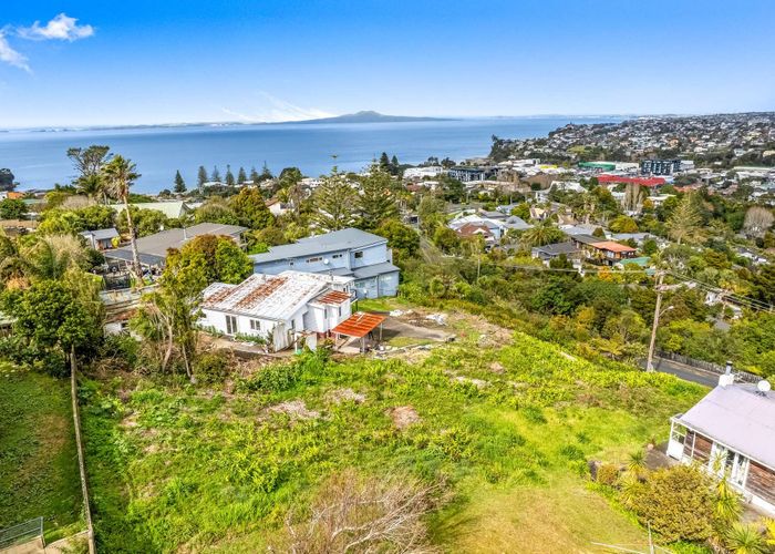  at 9 Carlisle Road, Torbay, North Shore City, Auckland