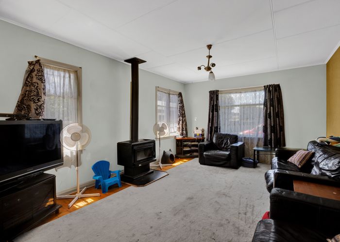  at 186 Tasman Street, Opunake