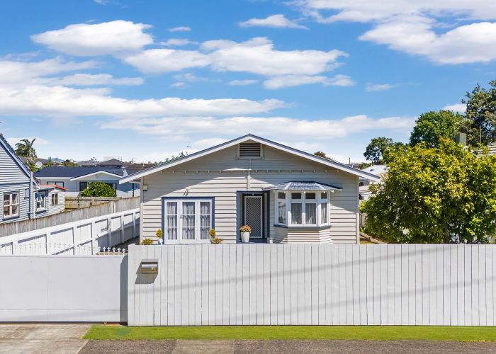  at 3 Freyberg Avenue, Papatoetoe, Auckland