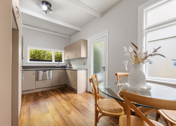  at 1/166 Main Road, Redcliffs, Christchurch City, Canterbury