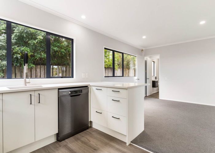  at 2/35 Highgrove Lane, Totara Vale, Auckland