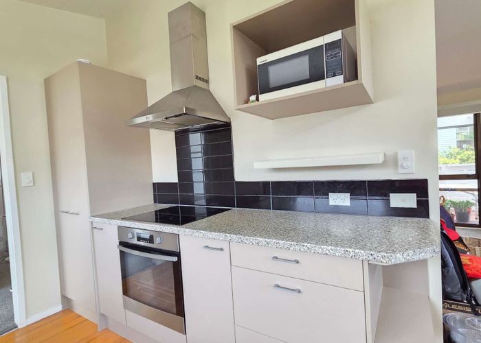  at 1/39 Selwyn Crescent, Forrest Hill, North Shore City, Auckland